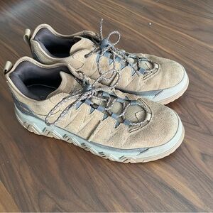 UGG CAPTRAIL LOW BROWN WATERPROOF SUEDE SHOES SNEAKERS, MEN US 10.5